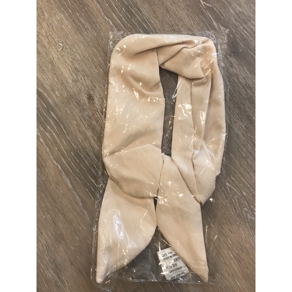 NWT Kitsch Cream Suede Wire Wrap